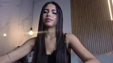 perla_lovely online show from June 11, 2:15 pm
