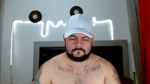 Snapshot of perverseveteranmanxxx chatting on September 23, 2:27 am Carlos online show from September 23, 2:27 am