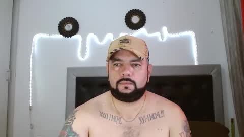 Snapshot of perverseveteranmanxxx chatting on September 25, 4:47 pm Carlos online show from September 25, 4:47 pm