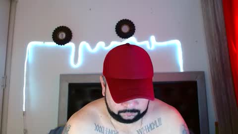 Snapshot of perverseveteranmanxxx chatting on October 1, 2:27 pm Carlos online show from October 1, 2:27 pm