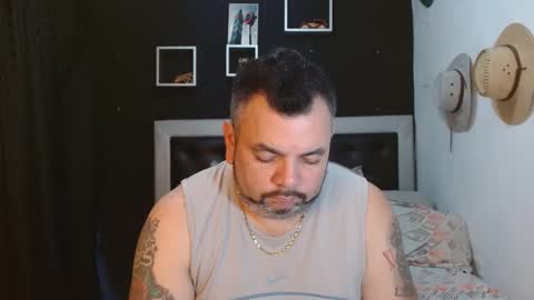 Snapshot of perverseveteranmanxxx chatting on January 30, 8:31 pm Carlos online show from January 30, 8:31 pm