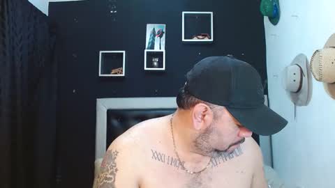 Snapshot of perverseveteranmanxxx chatting on January 29, 2:00 pm Carlos online show from January 29, 2:00 pm