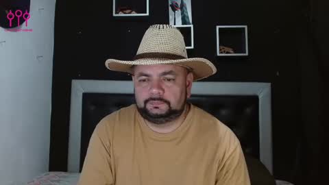 Snapshot of perverseveteranmanxxx chatting on February 21, 2:48 pm Carlos online show from February 21, 2:48 pm