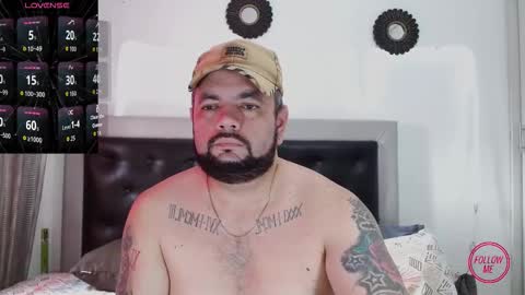 Snapshot of perverseveteranmanxxx chatting on October 14, 12:41 pm Carlos online show from October 14, 12:41 pm