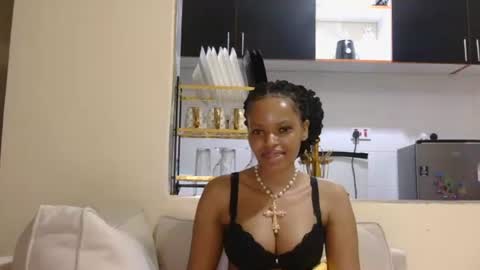 petite_beroh online show from April 29, 7:57 am