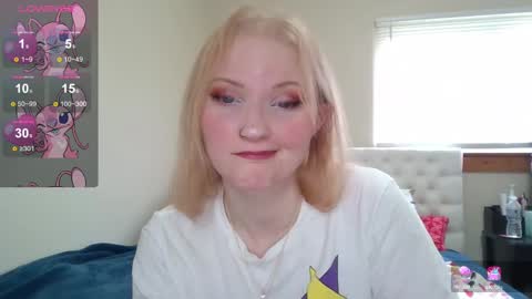 Snapshot of petite_cupcake chatting on February 26, 5:10 pm Little cupcake online show from February 26, 5:10 pm