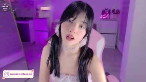 petite_marie_ online show from May 6, 1:33 am