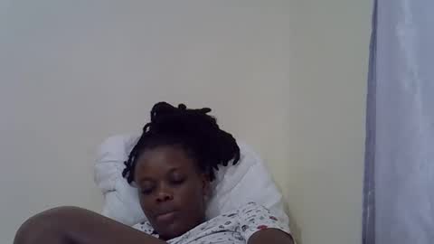 Snapshot of petite_melan chatting on October 20, 8:41 am petite_melan online show from October 20, 8:41 am