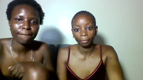 petite_queen001 online show from October 12, 11:06 pm