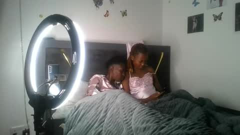 petite_queen69 online show from June 9, 5:18 am