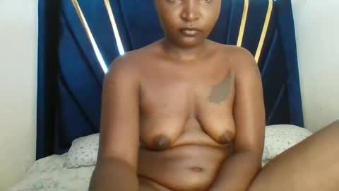 petite_shan online show from February 24, 7:33 am