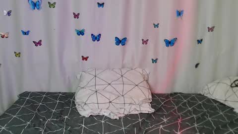 Snapshot of phantommira chatting on February 24, 12:09 am phantommira online show from February 24, 12:09 am