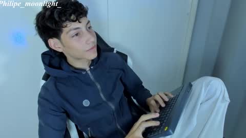 Snapshot of philipe_moonlight_ chatting on February 26, 11:52 pm Phil.   INDEPENDENT MODEL online show from February 26, 11:52 pm
