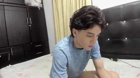 picaszomilos350 online show from January 15, 6:22 am