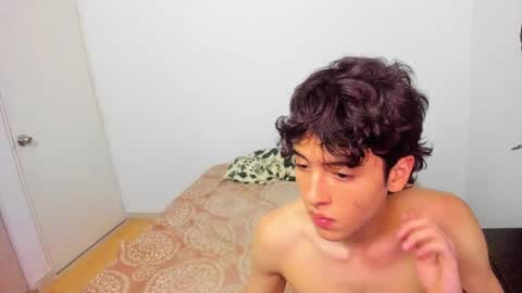 picaszomilos350 online show from March 7, 10:37 am