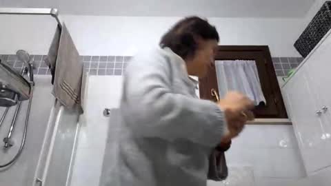 PIEDINIECOLLANT online show from November 20, 5:17 am