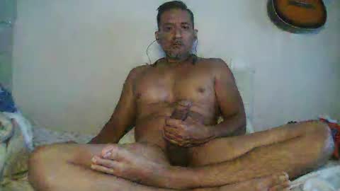 pieslatinos online show from March 23, 3:11 am