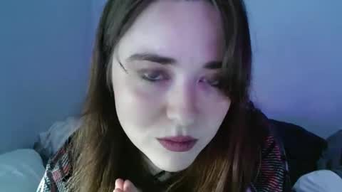 Snapshot of pillogoddess chatting on September 17, 1:31 am PilloGoddess online show from September 17, 1:31 am