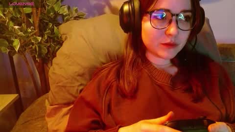 PilloGoddess online show from December 5, 7:18 am