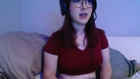 Snapshot of pillogoddess chatting on October 18, 4:16 am PilloGoddess online show from October 18, 4:16 am