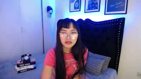 dee online show from November 12, 8:22 pm