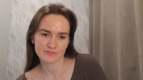 Snapshot of pineapple__mood chatting on February 17, 8:16 pm online show from February 17, 8:16 pm