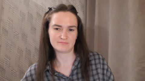 Snapshot of pineapple__mood chatting on February 12, 6:51 pm online show from February 12, 6:51 pm