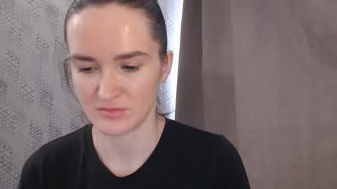 Snapshot of pineapple__mood chatting on February 15, 9:16 am online show from February 15, 9:16 am