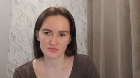 Snapshot of pineapple__mood chatting on February 17, 5:12 pm online show from February 17, 5:12 pm