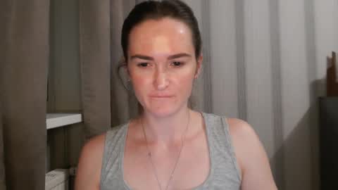 Snapshot of pineapple__mood chatting on October 11, 6:55 pm online show from October 11, 6:55 pm