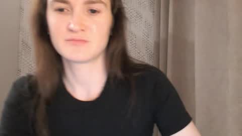 Snapshot of pineapple__mood chatting on February 10, 5:30 pm online show from February 10, 5:30 pm