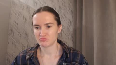 Snapshot of pineapple__mood chatting on February 25, 4:46 pm online show from February 25, 4:46 pm