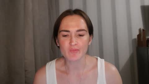 Snapshot of pineapple__mood chatting on October 9, 5:51 pm online show from October 9, 5:51 pm