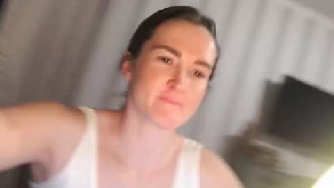 Snapshot of pineapple__mood chatting on October 5, 4:58 pm online show from October 5, 4:58 pm