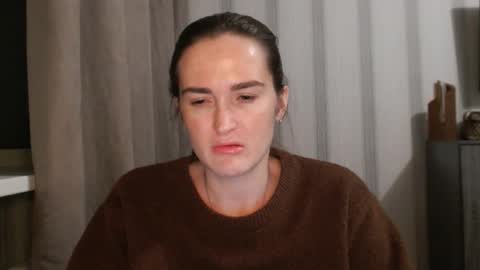 Snapshot of pineapple__mood chatting on October 15, 6:42 pm online show from October 15, 6:42 pm