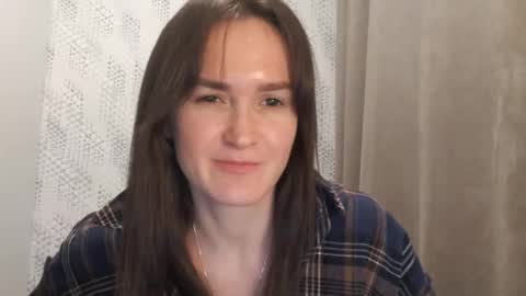 Snapshot of pineapple__mood chatting on February 25, 8:21 pm online show from February 25, 8:21 pm