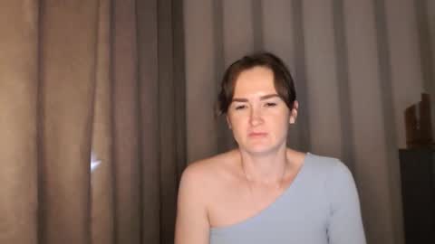 Snapshot of pineapple__mood chatting on October 21, 6:40 am online show from October 21, 6:40 am