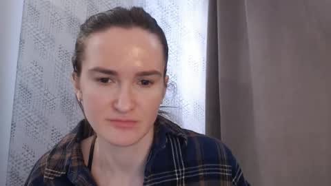 Snapshot of pineapple__mood chatting on February 27, 10:11 am online show from February 27, 10:11 am