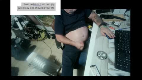 Snapshot of pini_z chatting on December 27, 2:25 am pini_z online show from December 27, 2:25 am