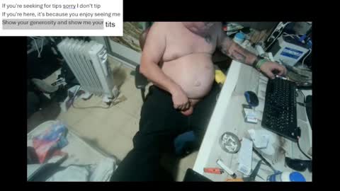 Snapshot of pini_z chatting on January 5, 9:14 pm pini_z online show from January 5, 9:14 pm