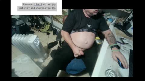 Snapshot of pini_z chatting on December 24, 9:00 pm pini_z online show from December 24, 9:00 pm