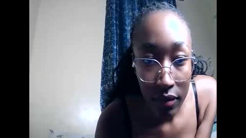 PinkyAura online show from May 20, 7:09 pm