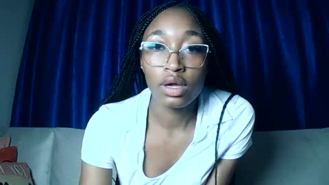 PinkyAura online show from June 19, 9:43 pm