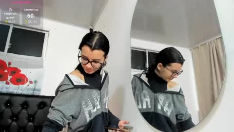 pinky_f00x online show from June 8, 7:26 pm