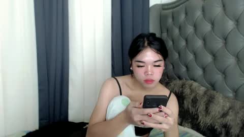 Snapshot of pitchy_pitch chatting on February 13, 3:45 pm The Girl Named Eyve online show from February 13, 3:45 pm