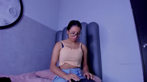 pitufa__ online show from February 23, 7:38 pm