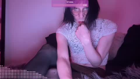 pixie_praxis online show from December 2, 4:46 am