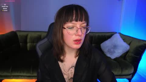 pixiepeachh online show from October 14, 1:25 pm