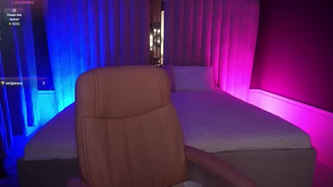 pixiepeachh online show from October 7, 2:57 pm