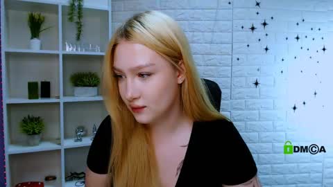 Sophie online show from June 4, 8:15 pm